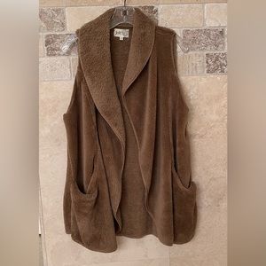 Jolt vest with pockets.